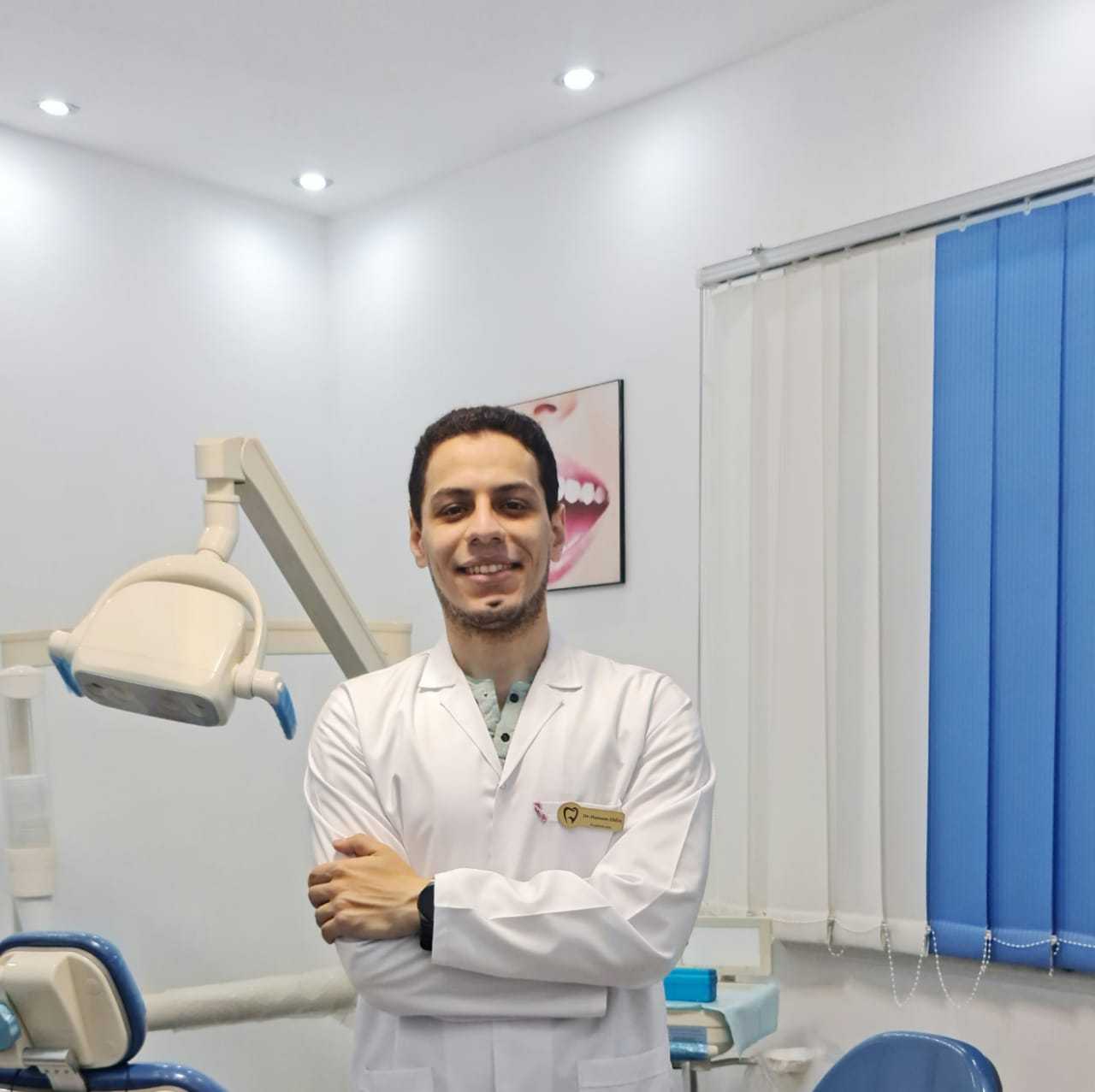 دكتور حسام الدين حسن عبد الرازق أخصائى طب وجراحة الفم والأسنان