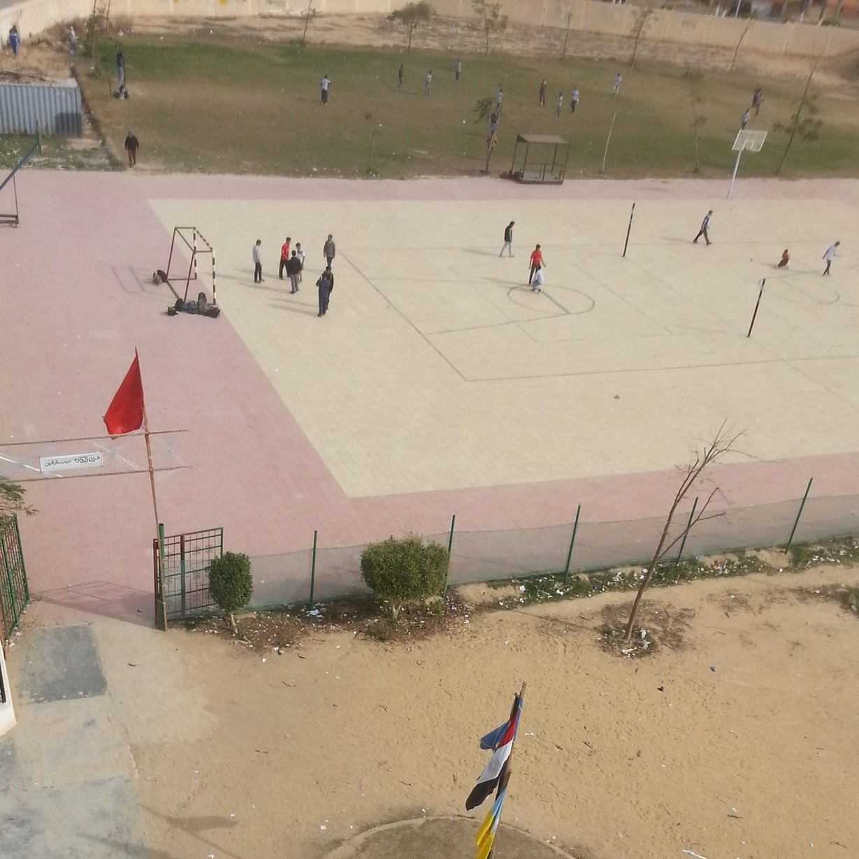 مدرسة د/حسن عباس الثانوية التجريبية لغات