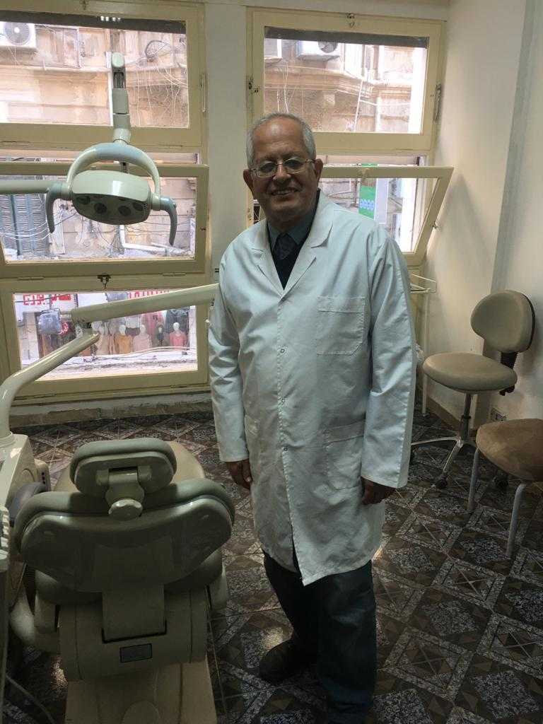 دكتور رضا راغب إستشاري طب وجراحة الفم والأسنان